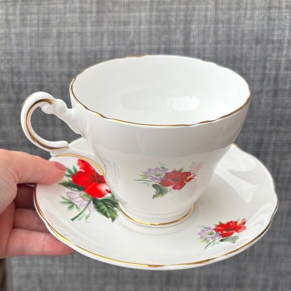 Regency Cup and Saucer Bone China Red Hibiscus Flower Gold Trim 3" Tall Tea Cup - Picture 8 of 9